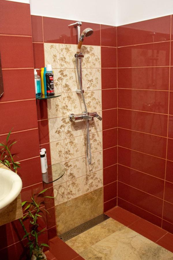 Yox Apartment 1 Oradea Exterior foto